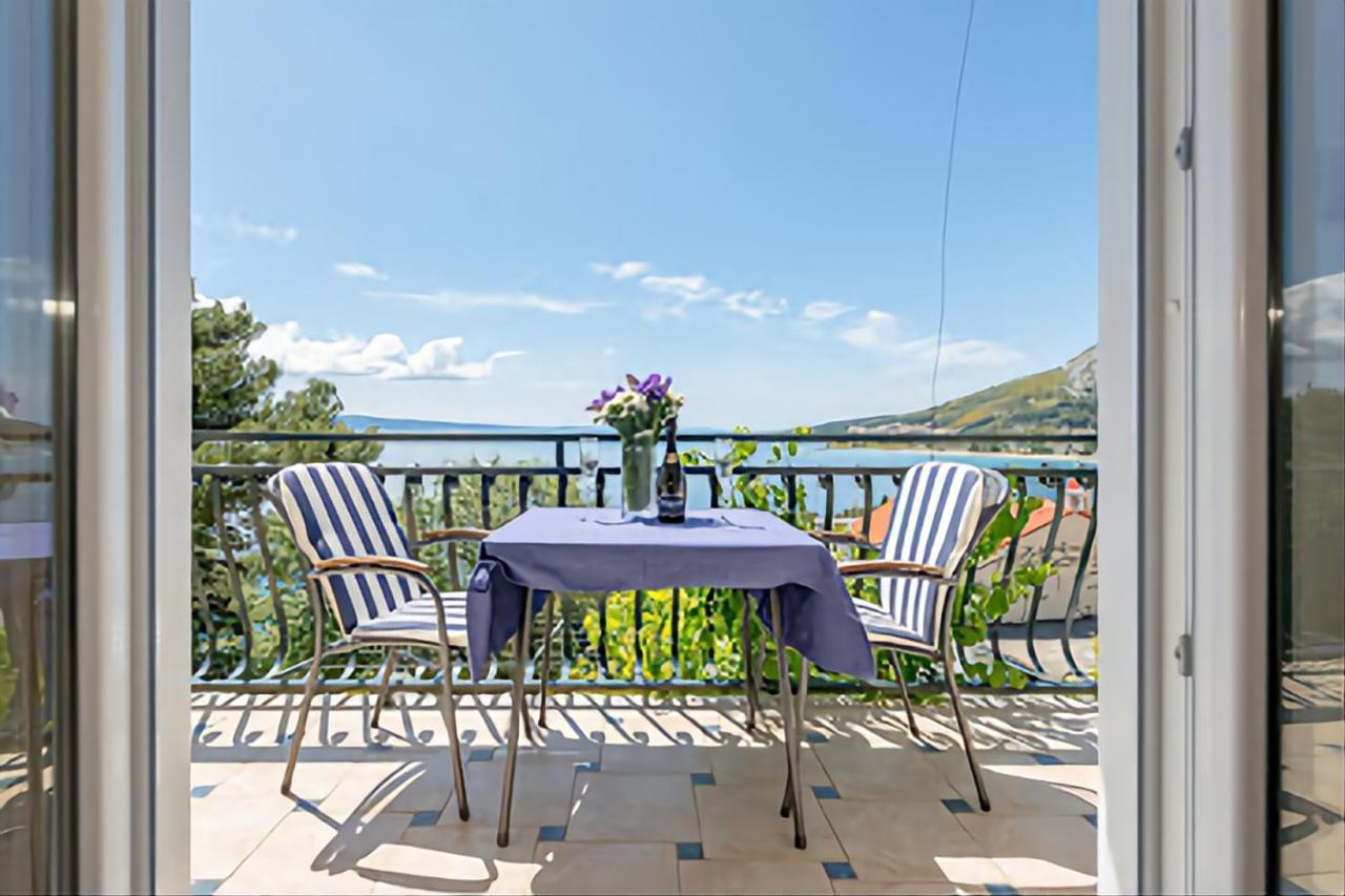 Apartmani Mirta Omis A Bagian luar foto
