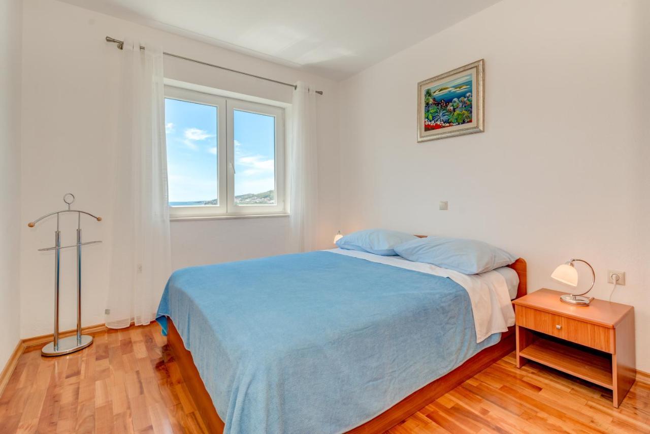 Apartmani Mirta Omis A Bagian luar foto
