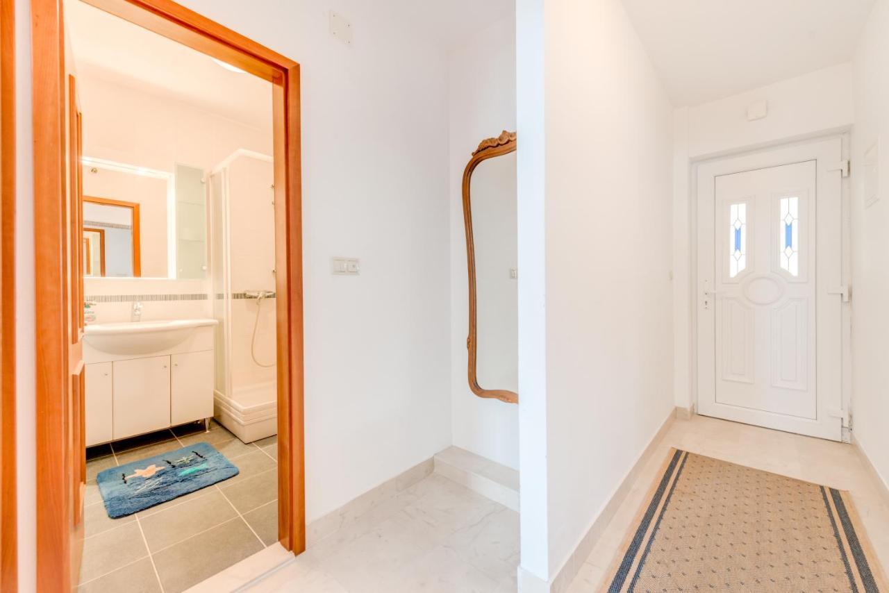 Apartmani Mirta Omis A Bagian luar foto